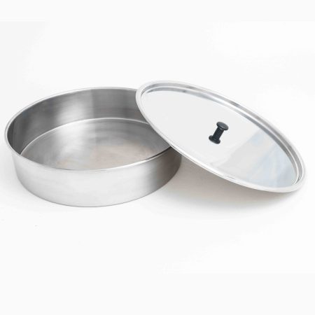 Sieve lid with small pinch handle