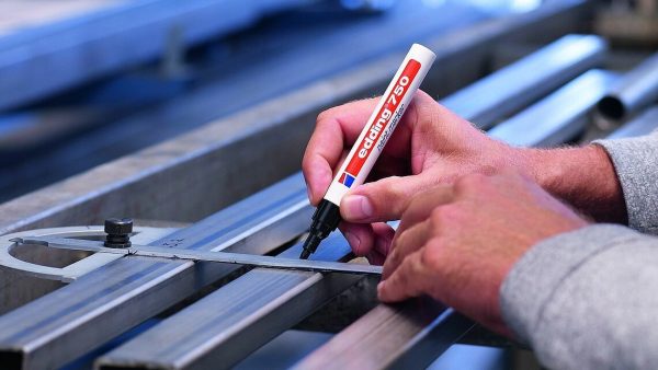 Edding 750 Paint Marker - Image 2