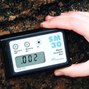 SM30 magnetic susceptibility meter in use over an outcrop of rock on a mineral exploration site investigation